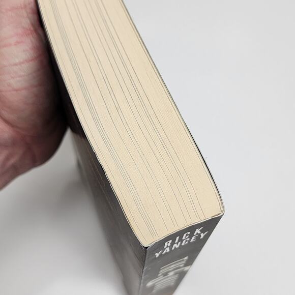 The 5th Wave (Series Book 1) Young Adult Science Fiction Trilogy Paperback Book - Picture 4 of 5